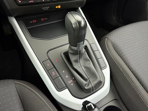 Seat Arona 18 of 22