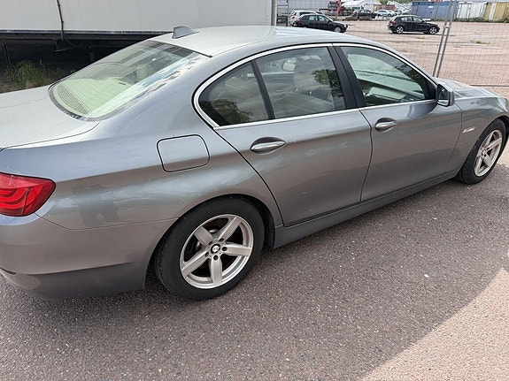 BMW 528 3 of 5