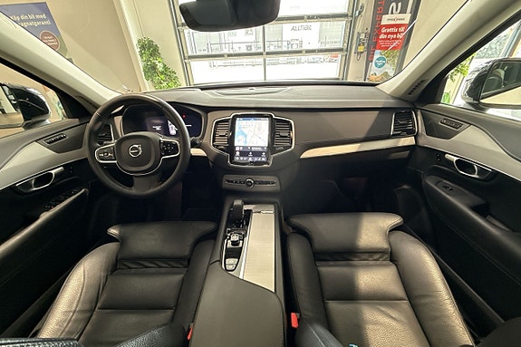 Volvo XC90 11 of 30