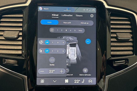 Volvo XC90 18 of 30