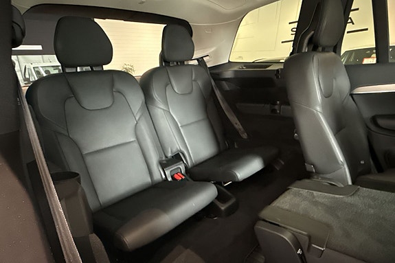 Volvo XC90 12 of 30