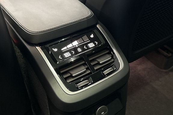 Volvo XC90 23 of 30
