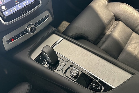 Volvo XC90 14 of 30