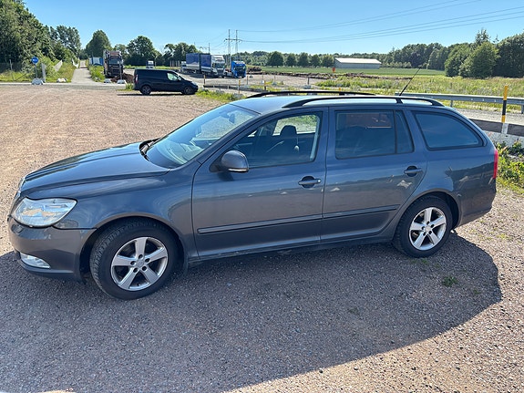 Skoda Octavia 2 of 5