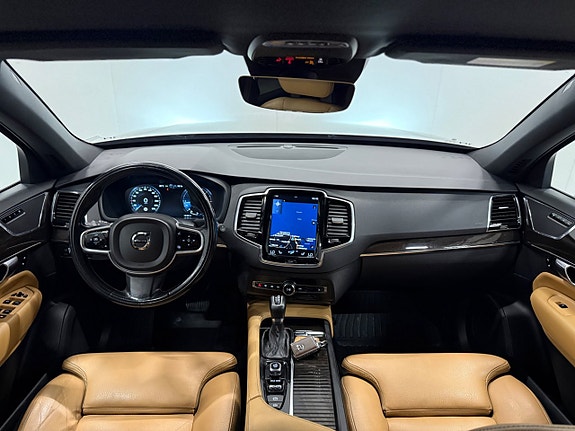 Volvo XC90 10 of 30