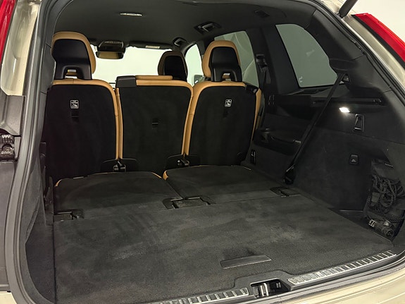 Volvo XC90 21 of 30