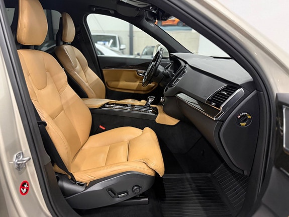 Volvo XC90 13 of 30