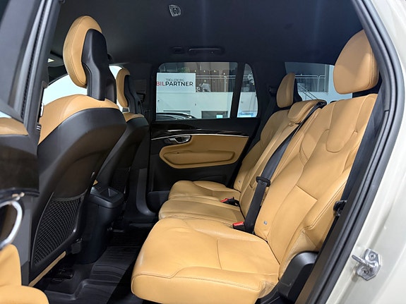 Volvo XC90 12 of 30
