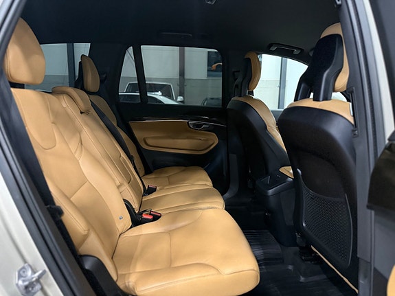 Volvo XC90 14 of 30