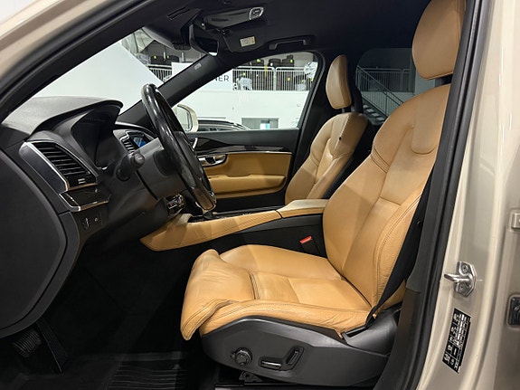 Volvo XC90 11 of 30