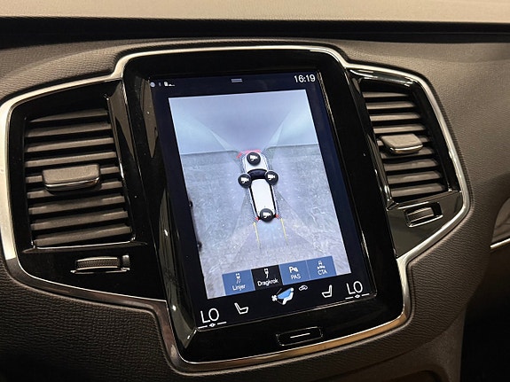 Volvo XC90 17 of 30