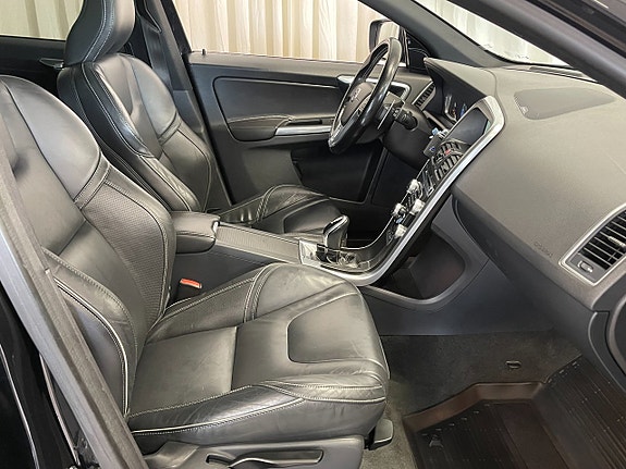 Volvo XC60 10 of 24