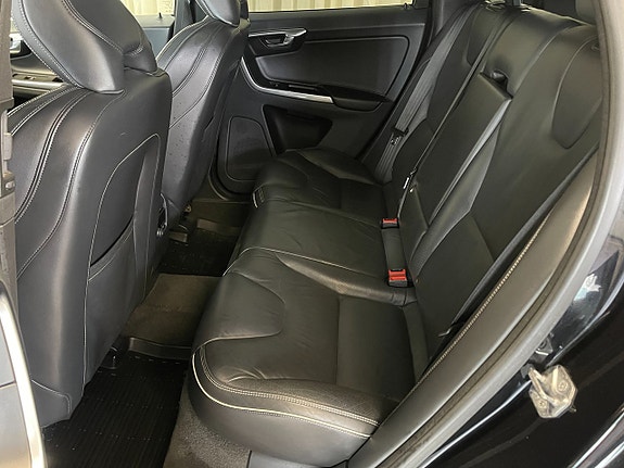 Volvo XC60 11 of 24