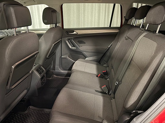 Volkswagen Tiguan Allspace 8 of 16