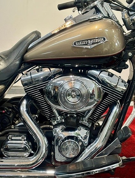 Harley-Davidson FLHRC Road King Classic Twin Cam 88 2 of 5