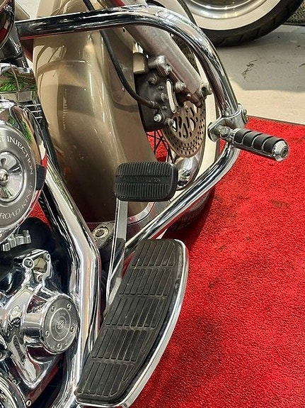 Harley-Davidson FLHRC Road King Classic Twin Cam 88 3 of 5