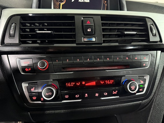 BMW 320i 17 of 19