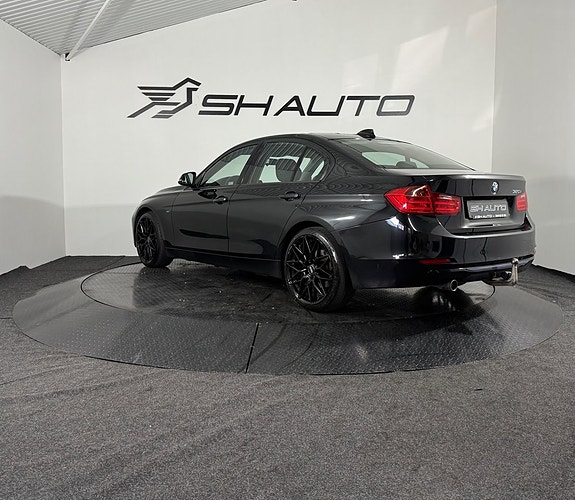 BMW 320i 7 of 19