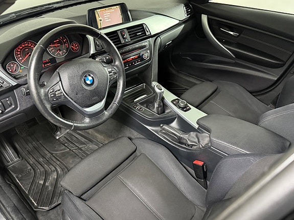BMW 320i 9 of 19