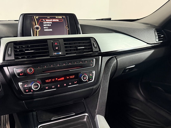 BMW 320i 13 of 19