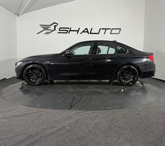 BMW 320i 8 of 19