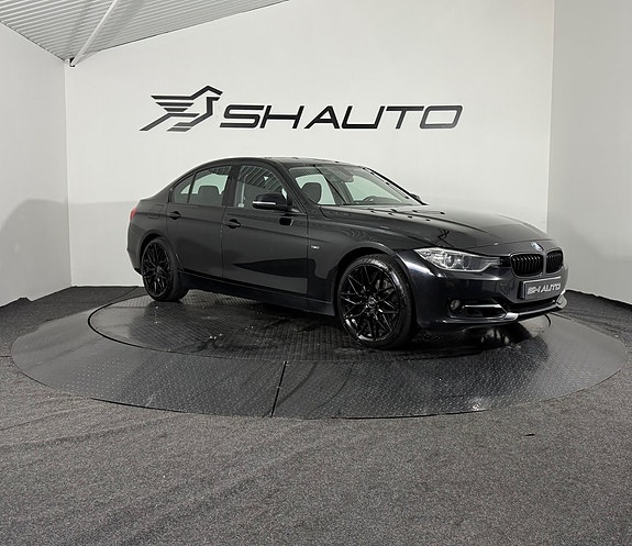 BMW 320i 3 of 5