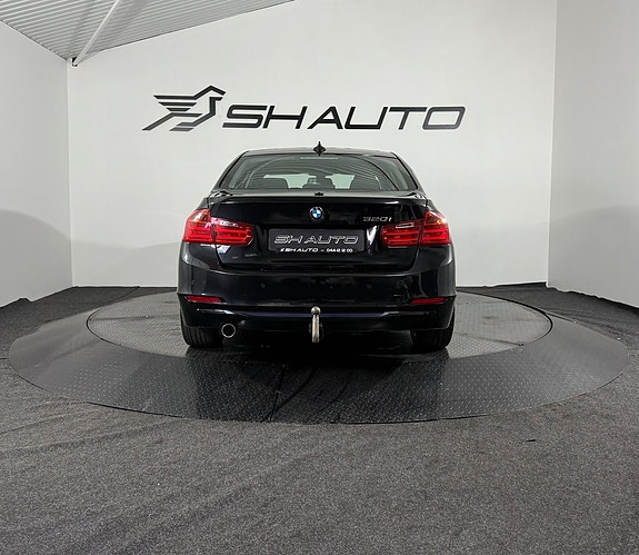 BMW 320i 6 of 19