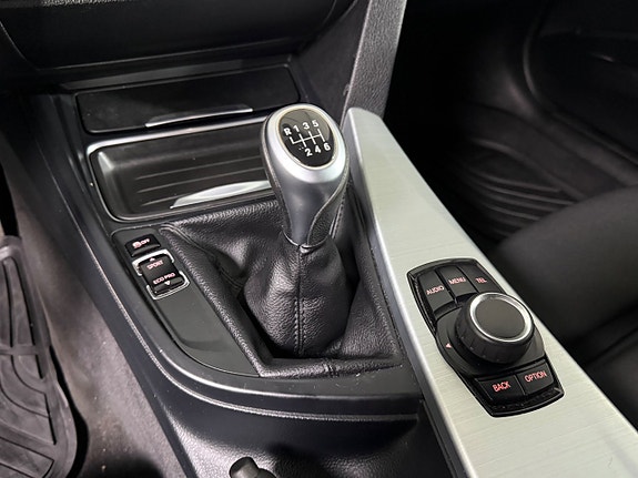 BMW 320i 19 of 19