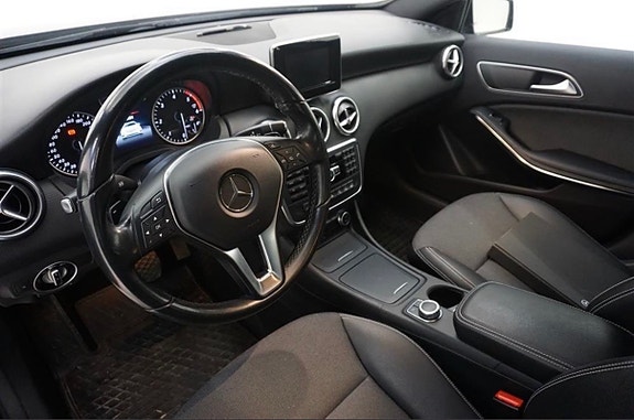Mercedes-Benz A200 4 of 5