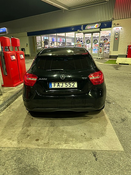 Mercedes-Benz A200 3 of 5
