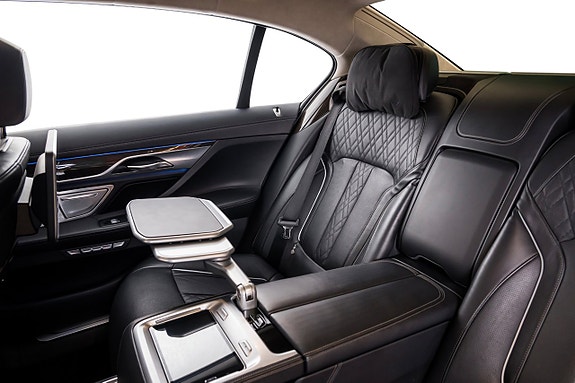 BMW 730 28 of 30