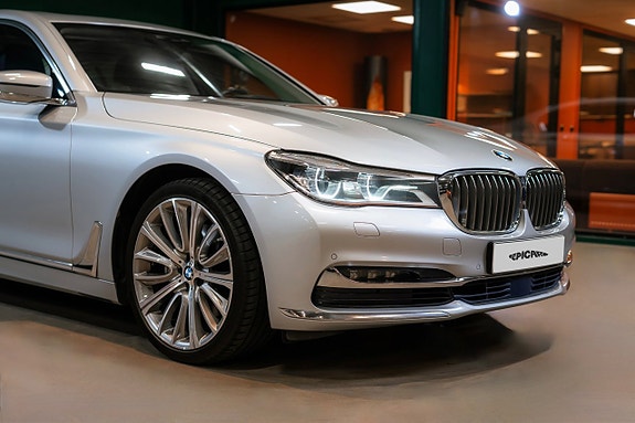 BMW 730 3 of 5