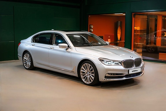 BMW 730 2 of 5