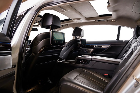 BMW 730 25 of 30