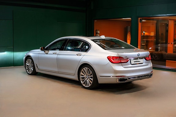 BMW 730 4 of 5
