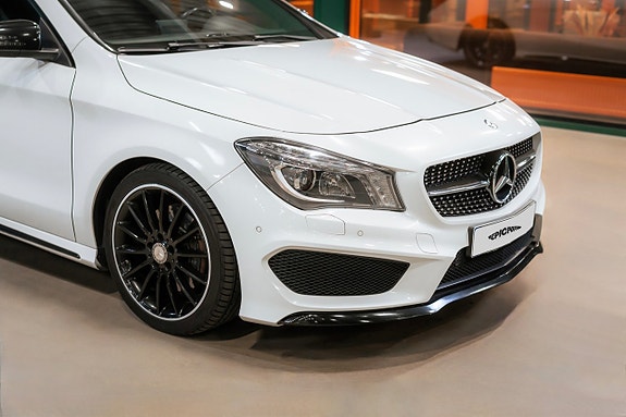 Mercedes-Benz CLA220 d 2 of 5