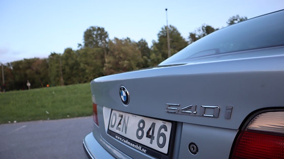 BMW 540i 4 of 5