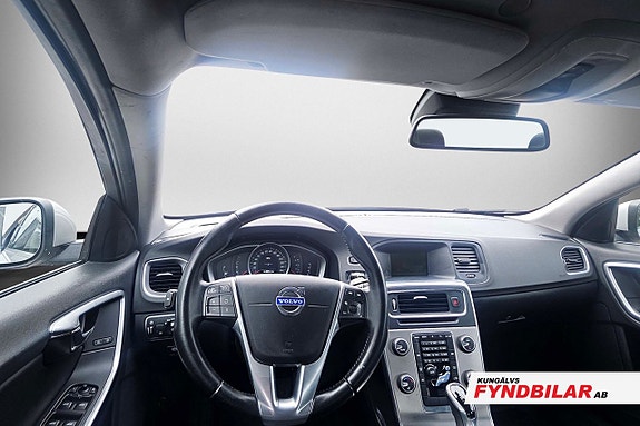 Volvo S60 4 of 5