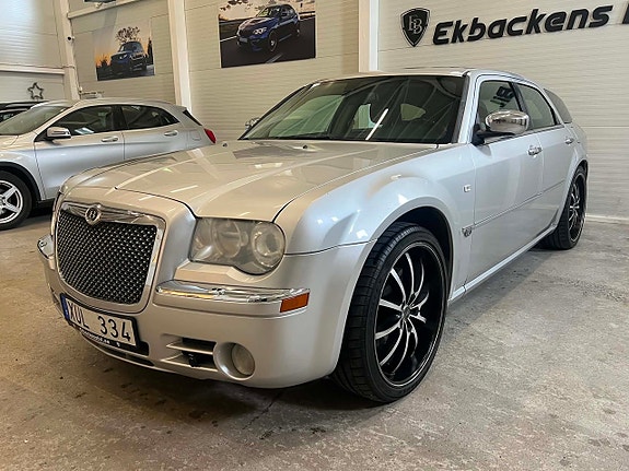 Chrysler 300C 3 of 5