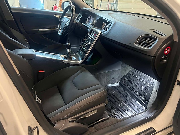 Volvo S60 9 of 18