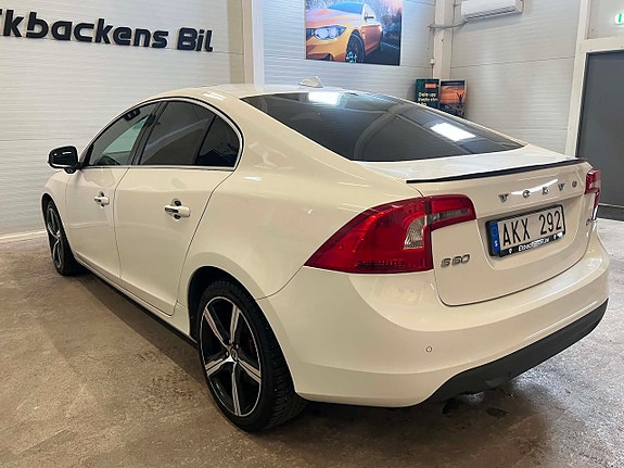Volvo S60 4 of 5