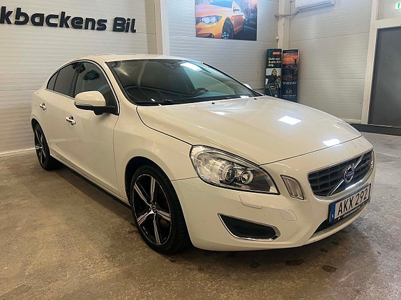 Volvo S60 2 of 5