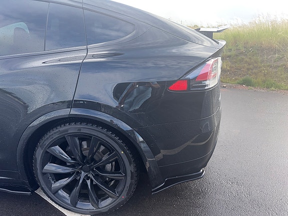 Tesla Model X 18 of 30