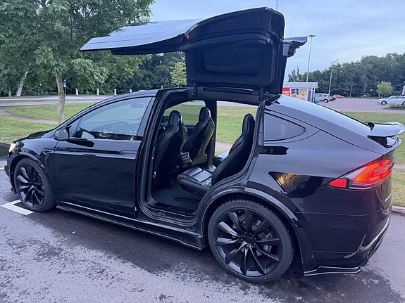 Tesla Model X 10 of 30