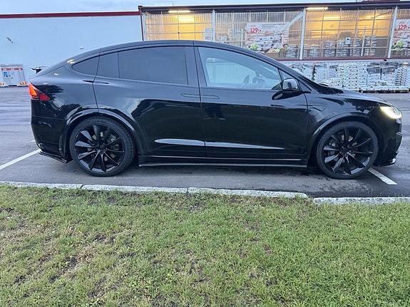 Tesla Model X 2 of 5