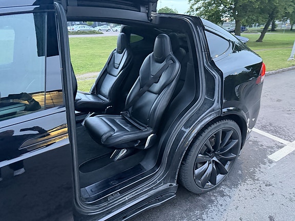 Tesla Model X 9 of 30