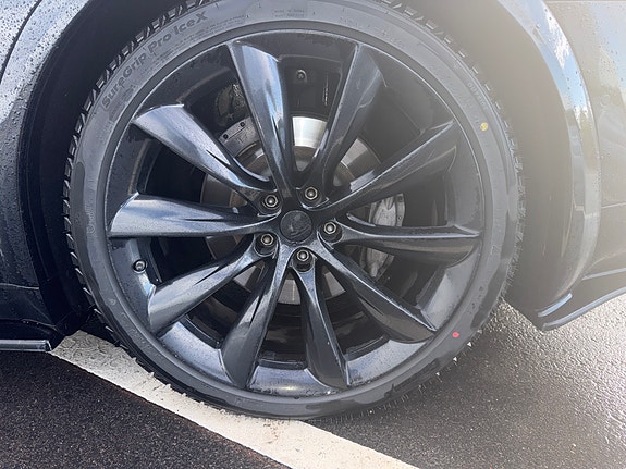 Tesla Model X 20 of 30