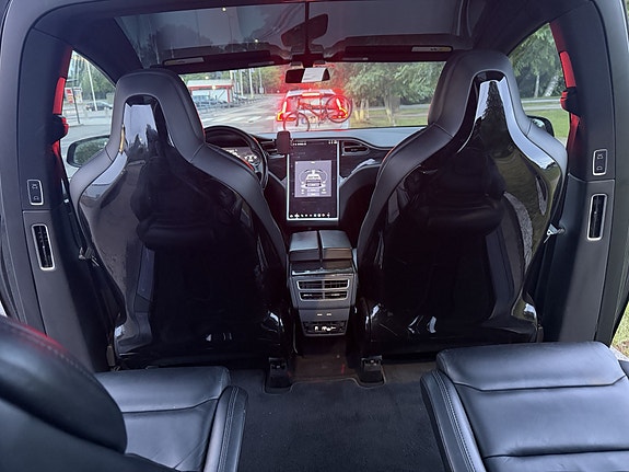 Tesla Model X 13 of 30