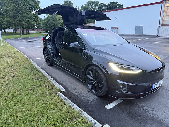 Tesla Model X 14 of 30