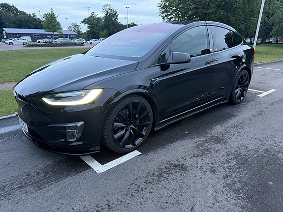 Tesla Model X 5 of 5